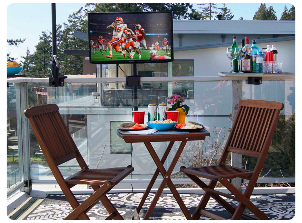 mounts to Create an Outdoor Theater