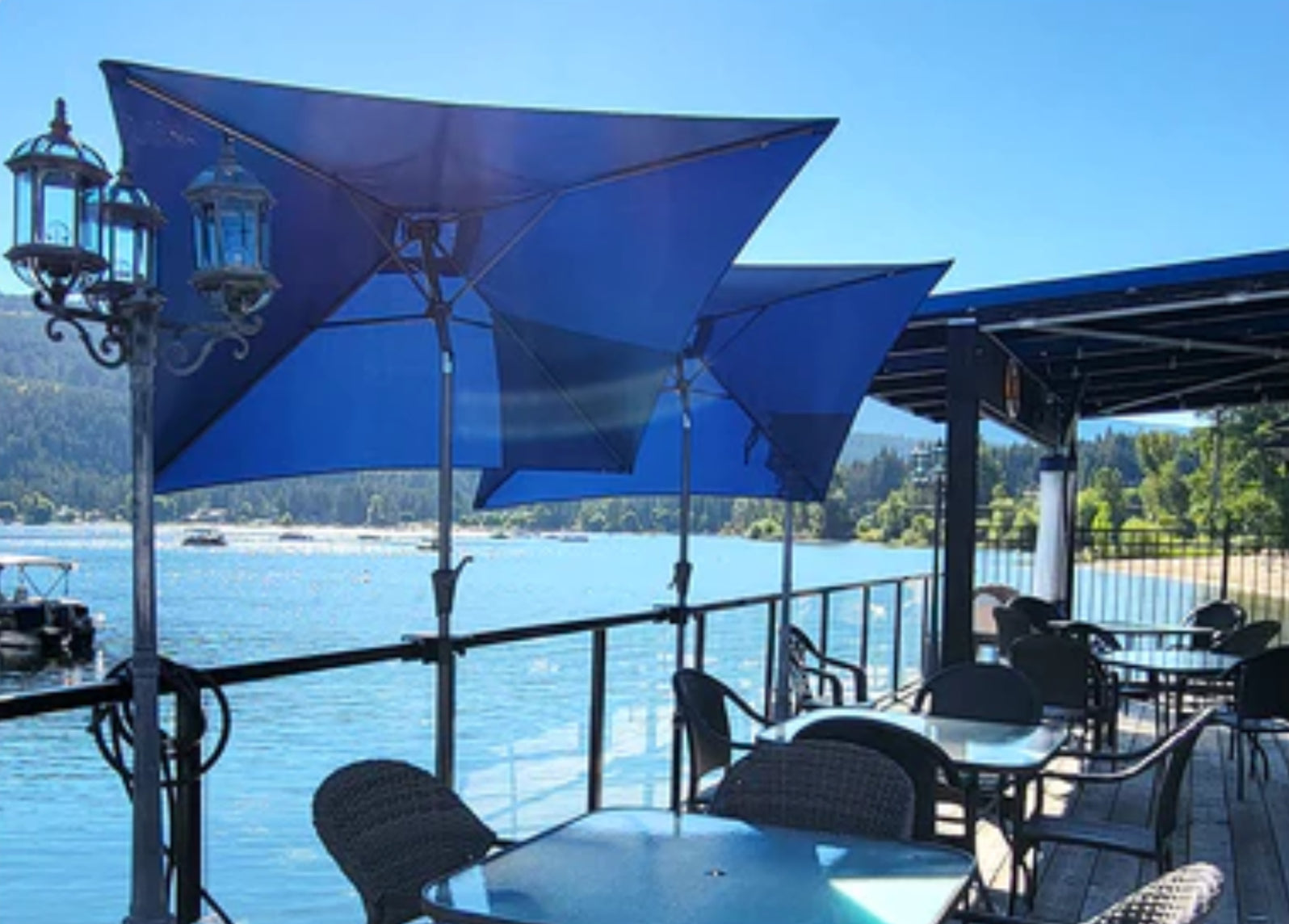 RailEZ RAILEZ Patio Umbrella Mounting Bracket attaches to your railing